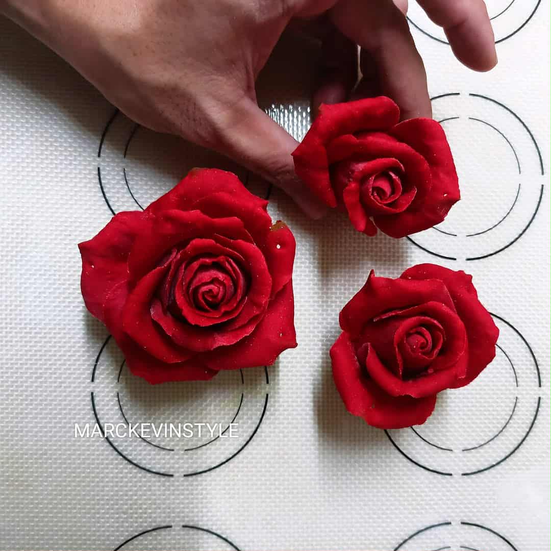 Realistic Sugar Flowers for Wedding Cakes – Beginner’s Class ( July 5 )